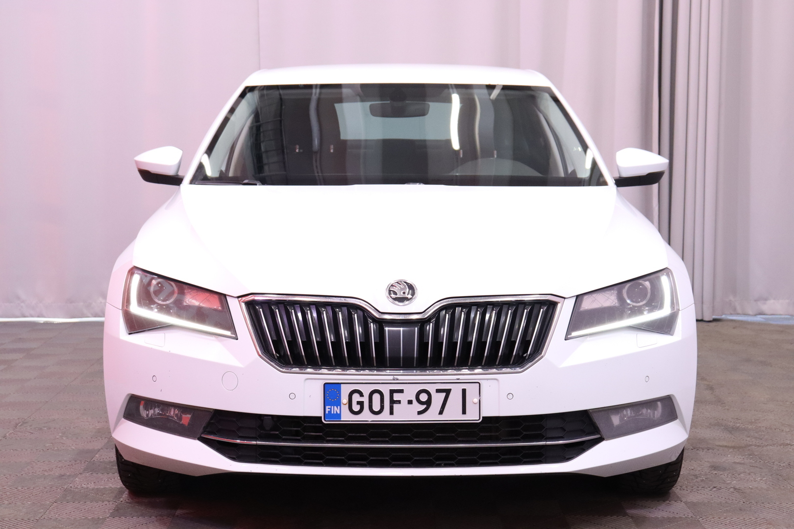 Skoda - Superb - 2,0 TDI 190 4x4 Style DSG Autom // Webasto / ACC / Muistipenkki / P-Kamera / Vetokoukku / Ambient // - Sedan