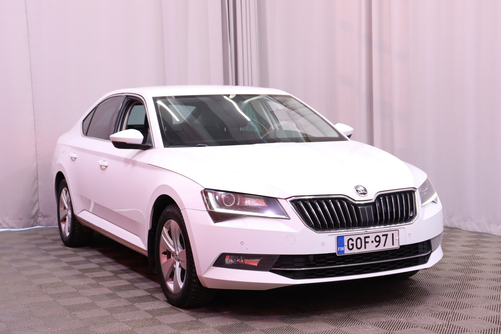 Skoda - Superb - 2,0 TDI 190 4x4 Style DSG Autom // Webasto / ACC / Muistipenkki / P-Kamera / Vetokoukku / Ambient // - Sedan