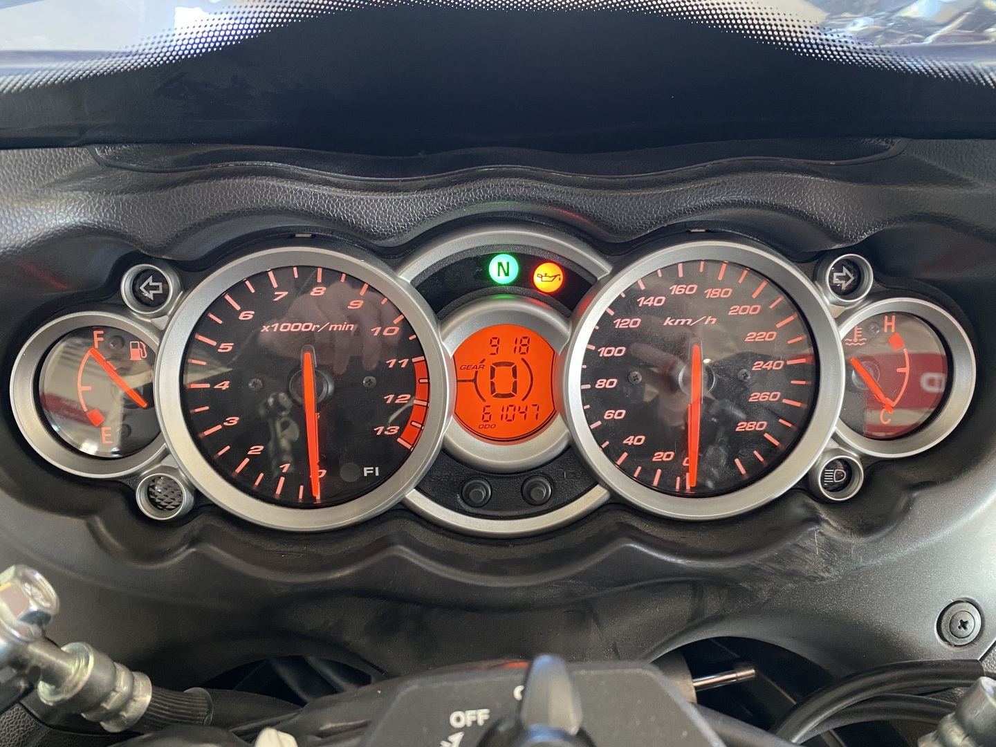 Suzuki - GSX - 1300 R // Juuri saapunut! / Huoltokirja / Yoshimura / Ajomodet // - Moottoripyörä