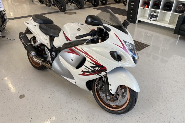 Suzuki - GSX - 1300 R // Juuri saapunut! / Huoltokirja / Yoshimura / Ajomodet // - Moottoripyörä