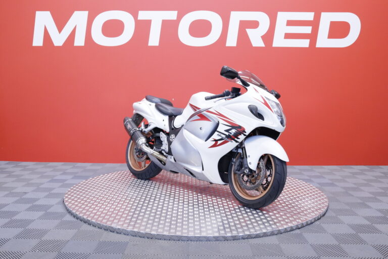 Suzuki - GSX - 1300R Hayabusa // Yoshimura Putkisto / Penkitetty! / Huoltokirja / Ajomodet // - Moottoripyörä