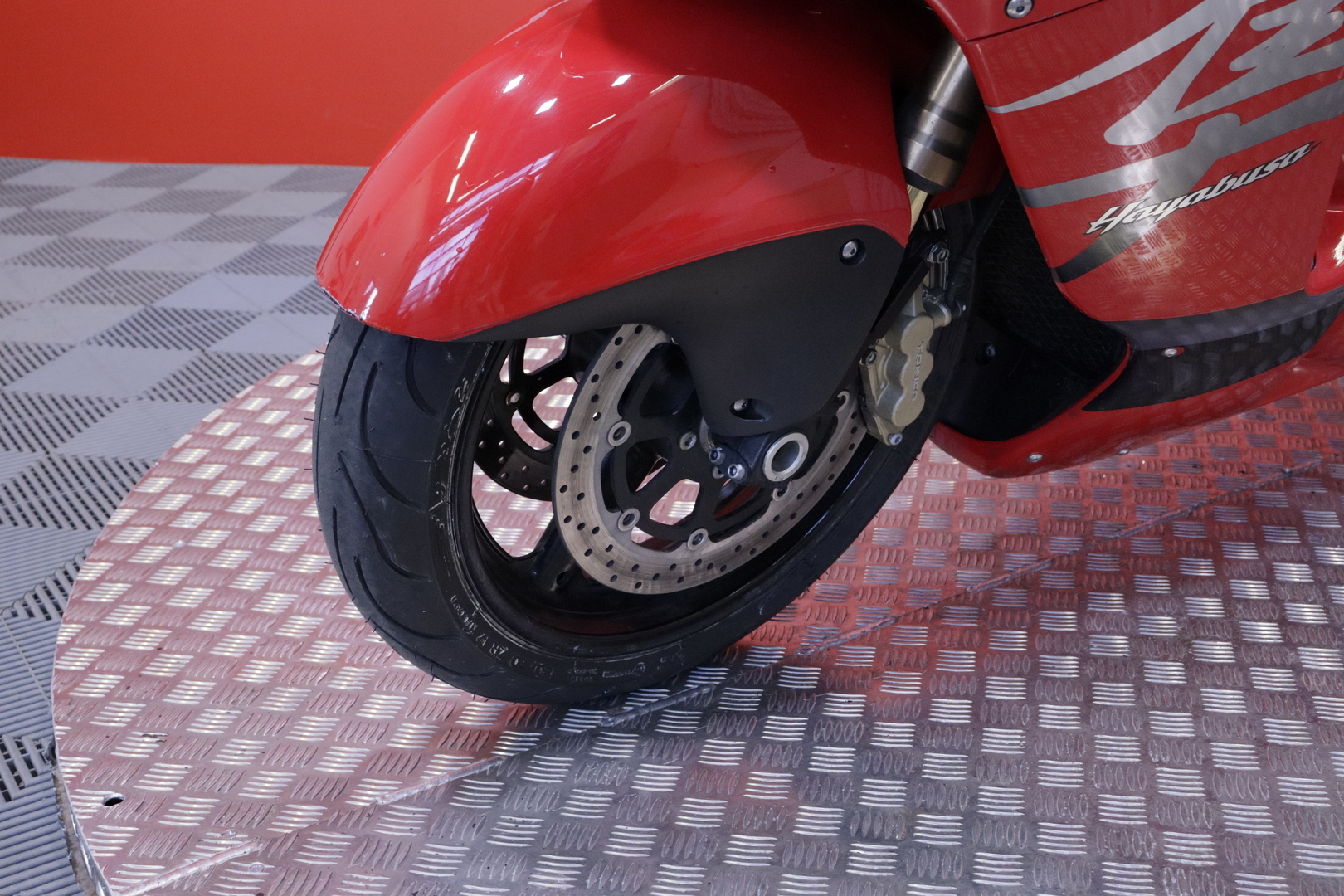 Suzuki - GSX - 1300 R // Juuri saapunut! / Huoltokirja / Suomi-pyörä / Takalaukku // - Moottoripyörä