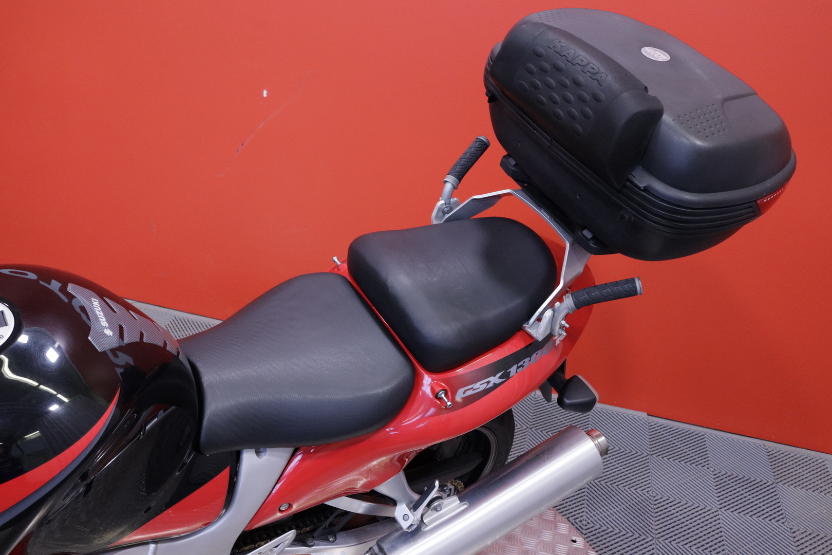 Suzuki - GSX - 1300 R // Juuri saapunut! / Huoltokirja / Suomi-pyörä / Takalaukku // - Moottoripyörä