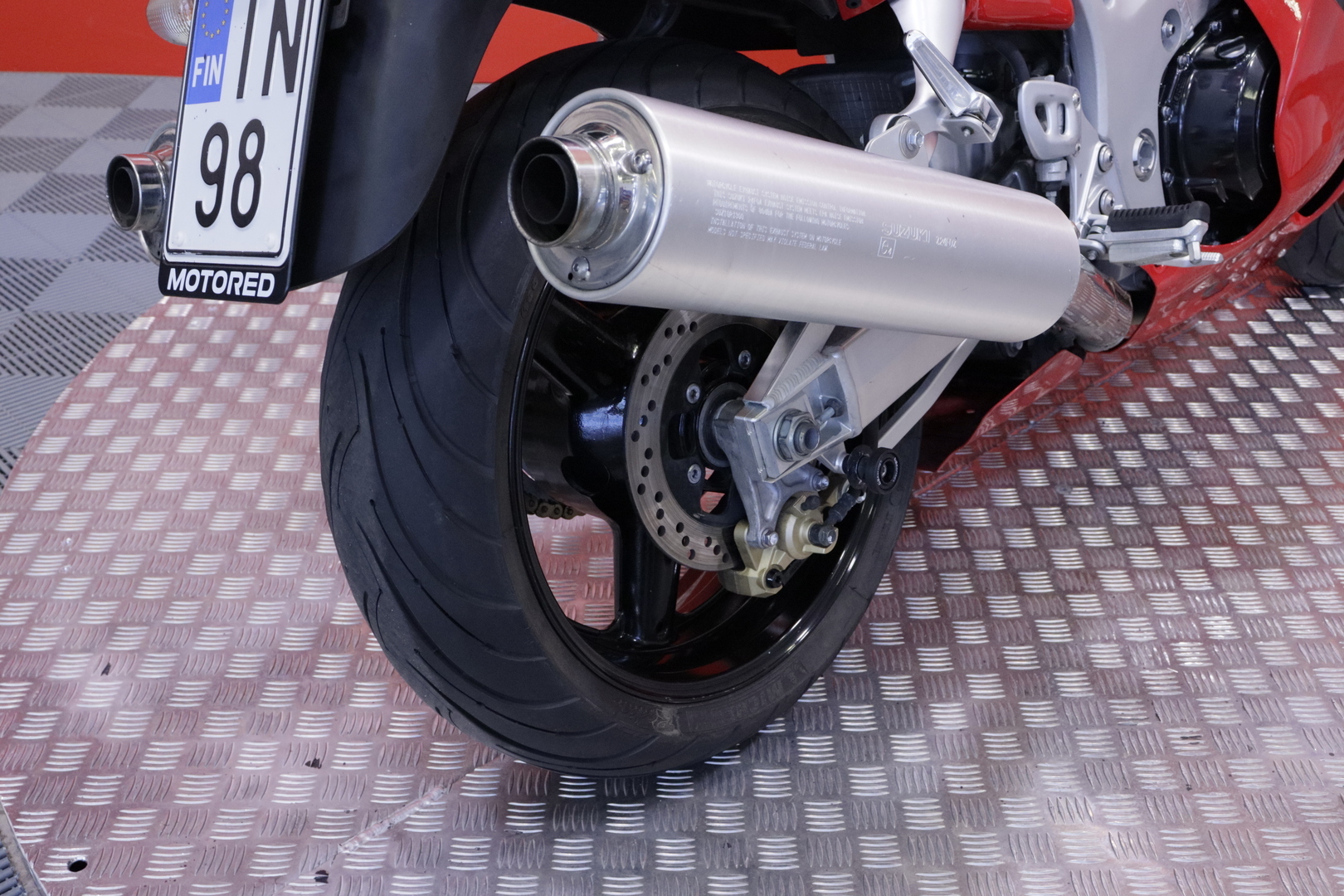 Suzuki - GSX - 1300 R // Juuri saapunut! / Huoltokirja / Suomi-pyörä / Takalaukku // - Moottoripyörä