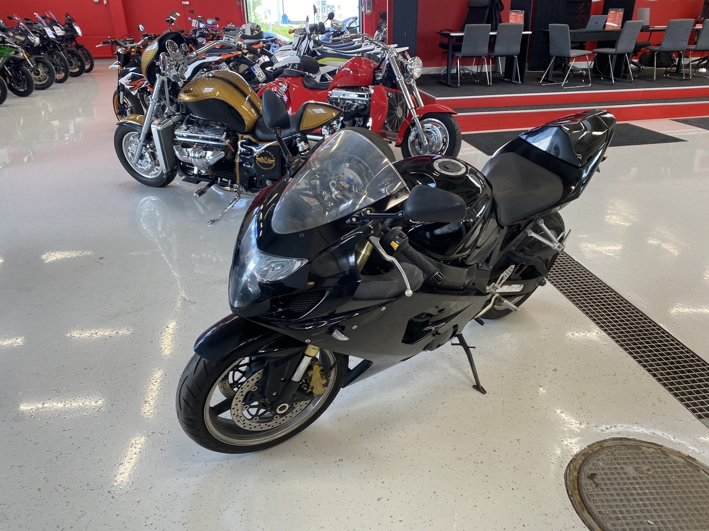 Suzuki - GSX-R - 750 // Juuri saapunut! / Huoltokirja / Suomi-pyörä / Yoshimura // - Moottoripyörä