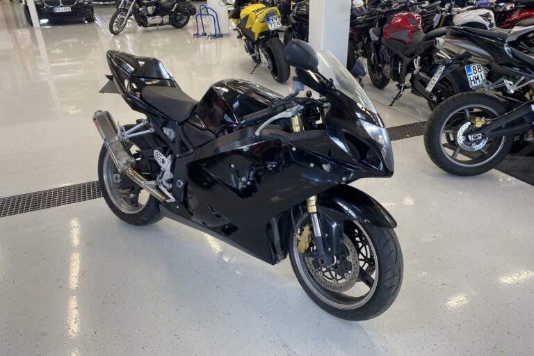 Suzuki - GSX-R - 750 // Juuri saapunut! / Huoltokirja / Suomi-pyörä / Yoshimura // - Moottoripyörä
