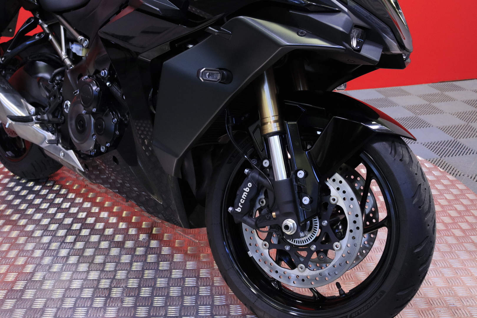 Suzuki - GSX-S - 1000GT // Juuri saapunut! / Vakkari / Kahvalämppärit / Huoltokirja / Laukut // - Moottoripyörä