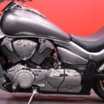 Suzuki - INTRUDER - M1800R // Suomi-Pyörä / Custom Sliparit / Sissybar // - Moottoripyörä