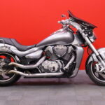 Suzuki - INTRUDER - M1800R // Suomi-Pyörä / Custom Sliparit / Sissybar // - Moottoripyörä