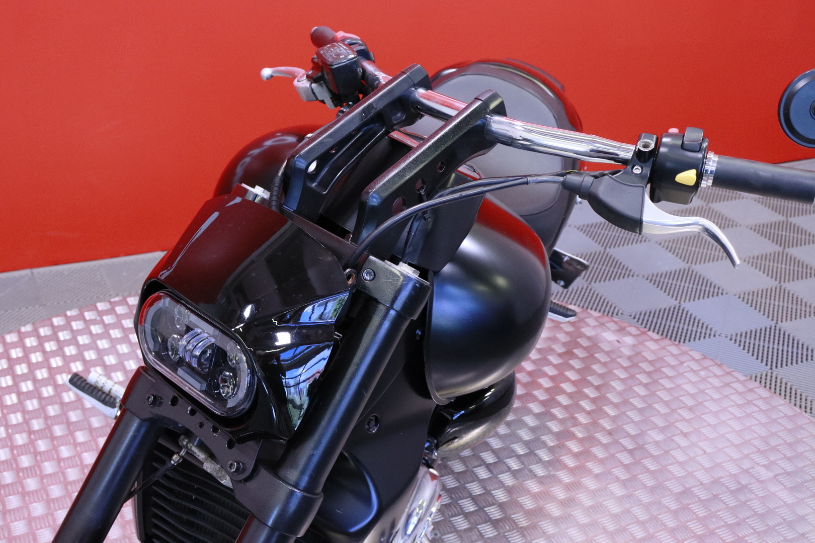 Suzuki - INTRUDER - M1800R // Suomi-pyörä / Led-ajovalot / Led-vilkut / Hyvät renkaat // - Moottoripyörä
