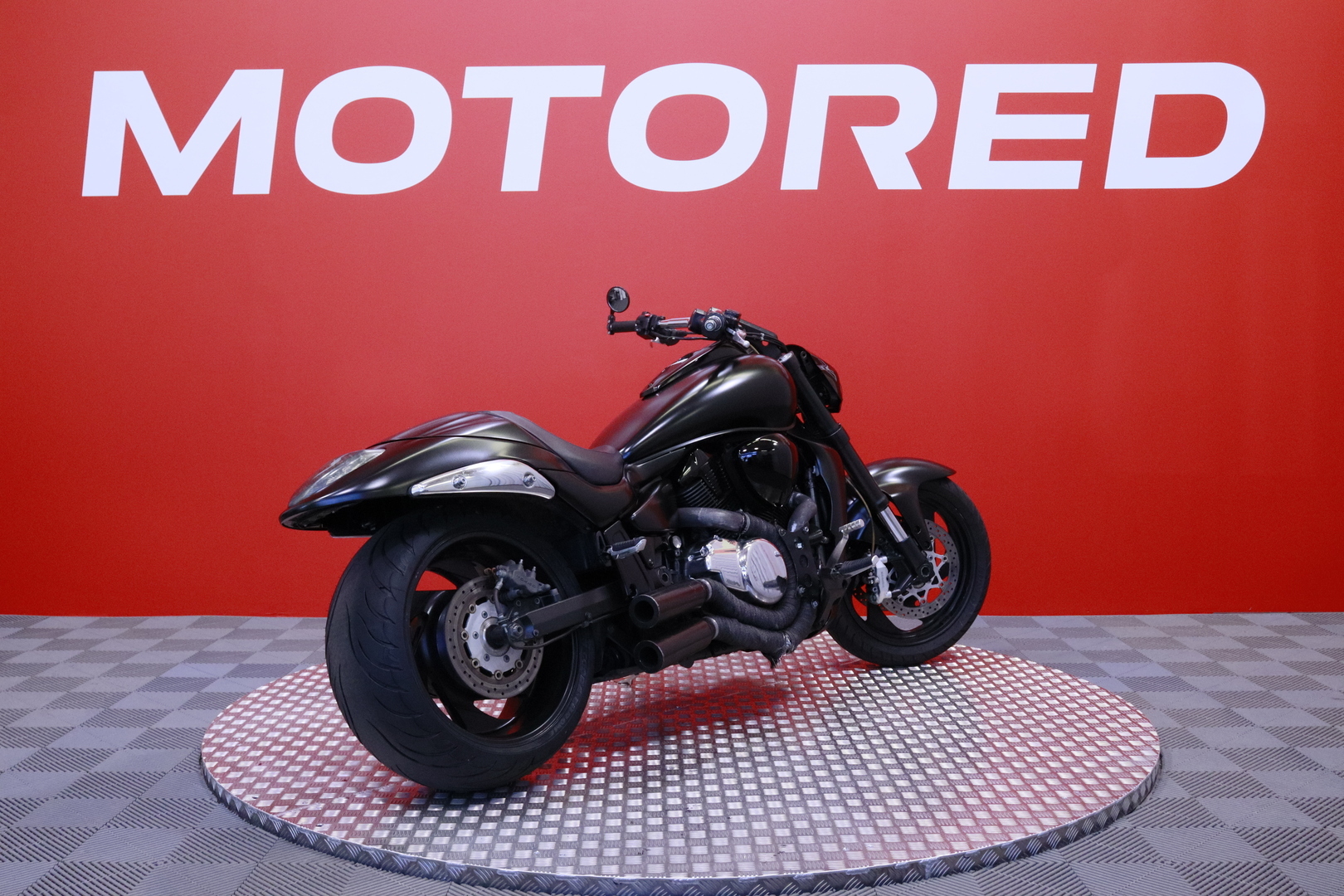 Suzuki - INTRUDER - M1800R // Suomi-pyörä / Led-ajovalot / Led-vilkut / Hyvät renkaat // - Moottoripyörä