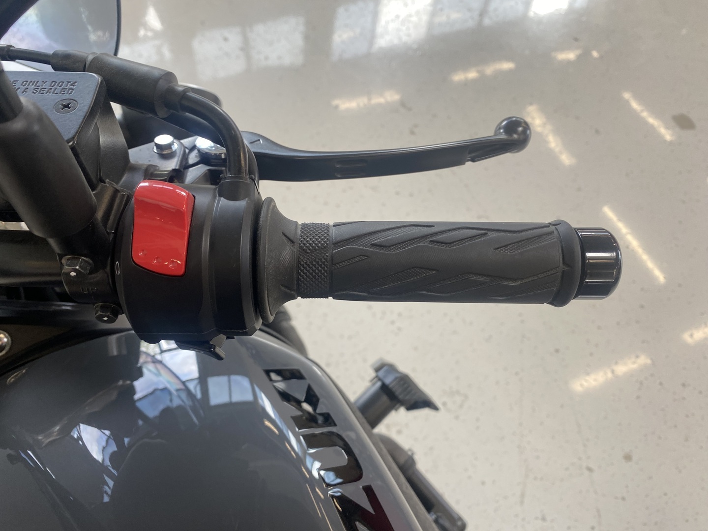 Suzuki - SV - 650 // Huoltokirja / Kaatumatapit / Alkuperäiskuntoinen // - Moottoripyörä