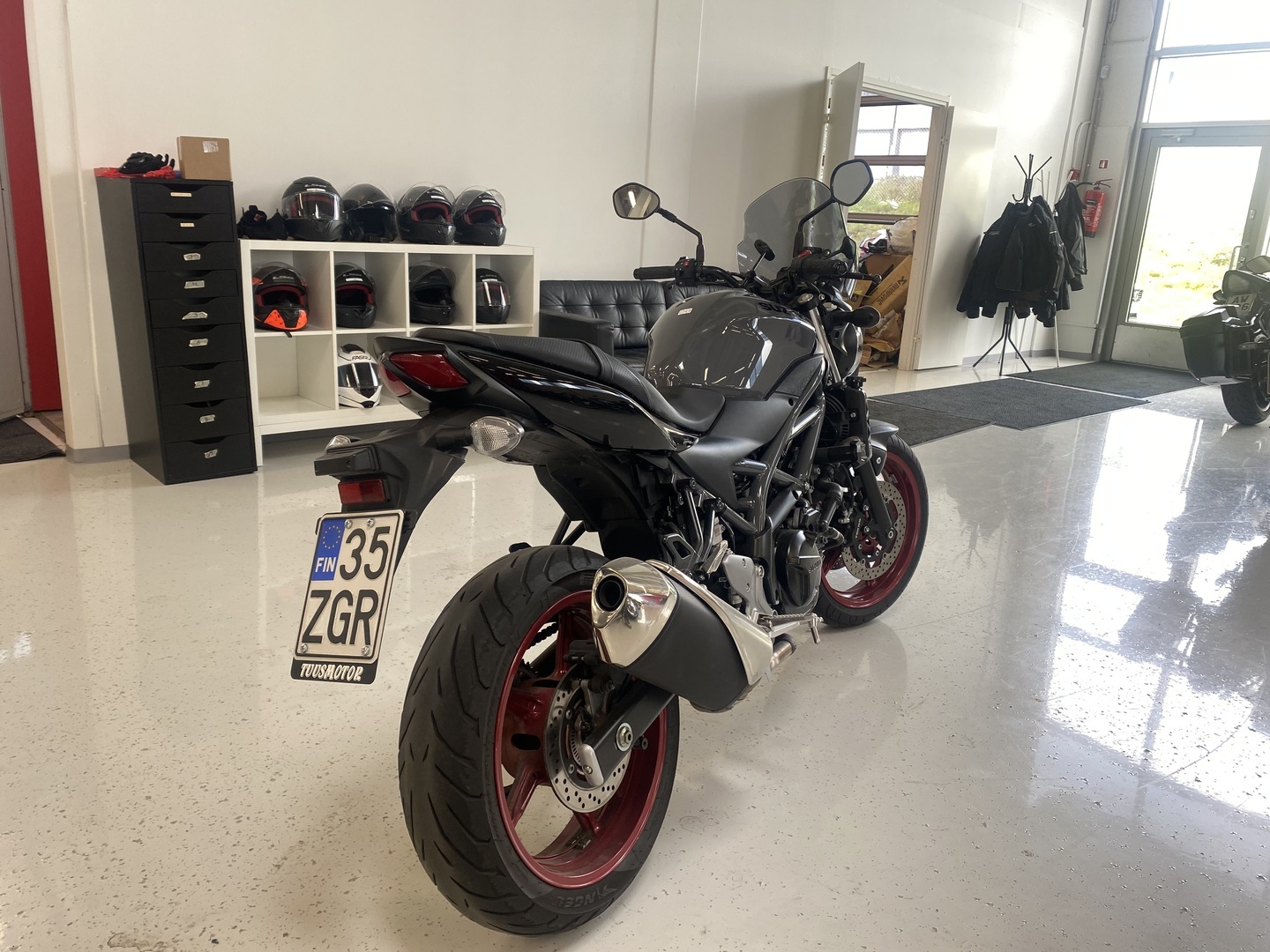 Suzuki - SV - 650 // Huoltokirja / Kaatumatapit / Alkuperäiskuntoinen // - Moottoripyörä