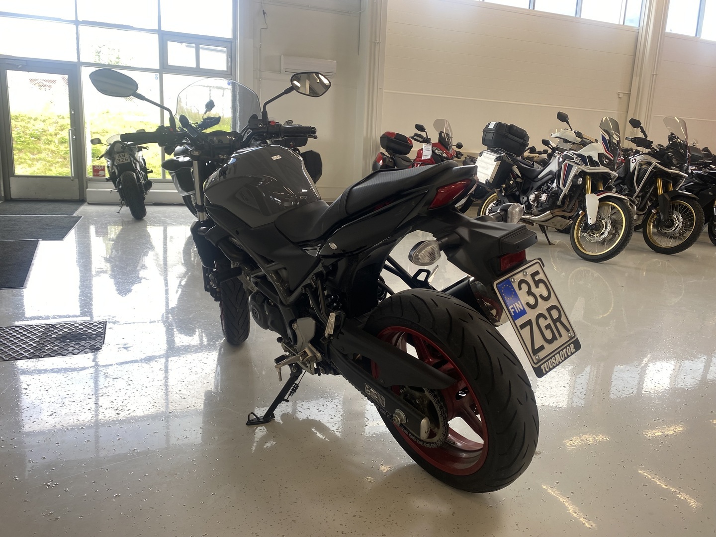 Suzuki - SV - 650 // Huoltokirja / Kaatumatapit / Alkuperäiskuntoinen // - Moottoripyörä