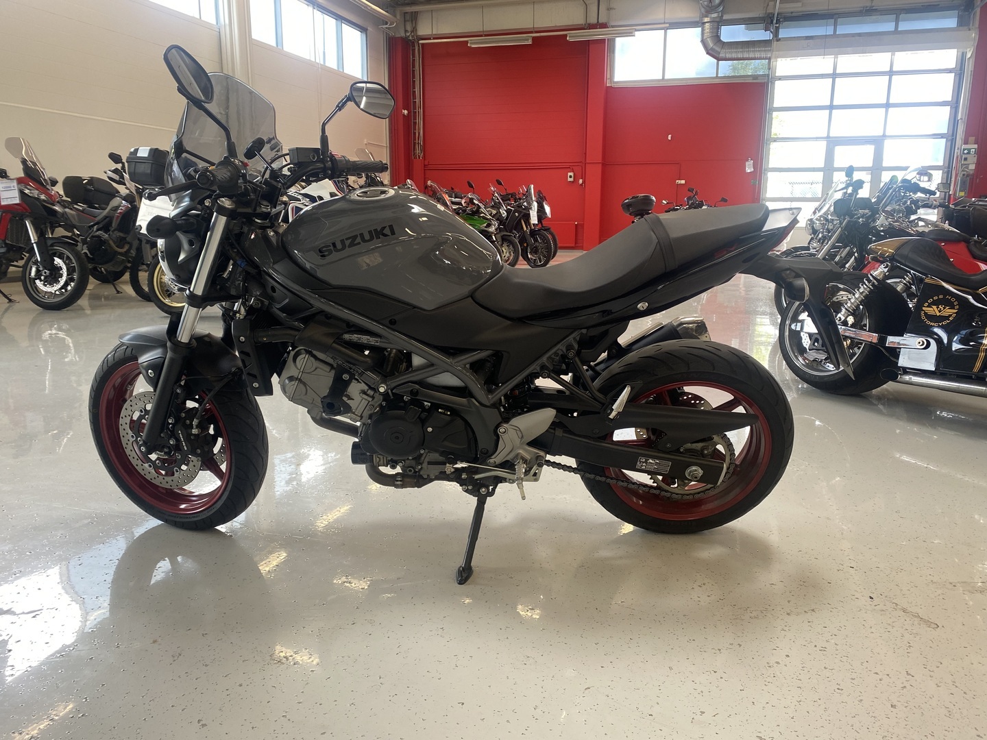 Suzuki - SV - 650 // Huoltokirja / Kaatumatapit / Alkuperäiskuntoinen // - Moottoripyörä