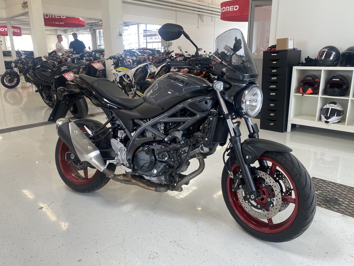 Suzuki - SV - 650 // Huoltokirja / Kaatumatapit / Alkuperäiskuntoinen // - Moottoripyörä