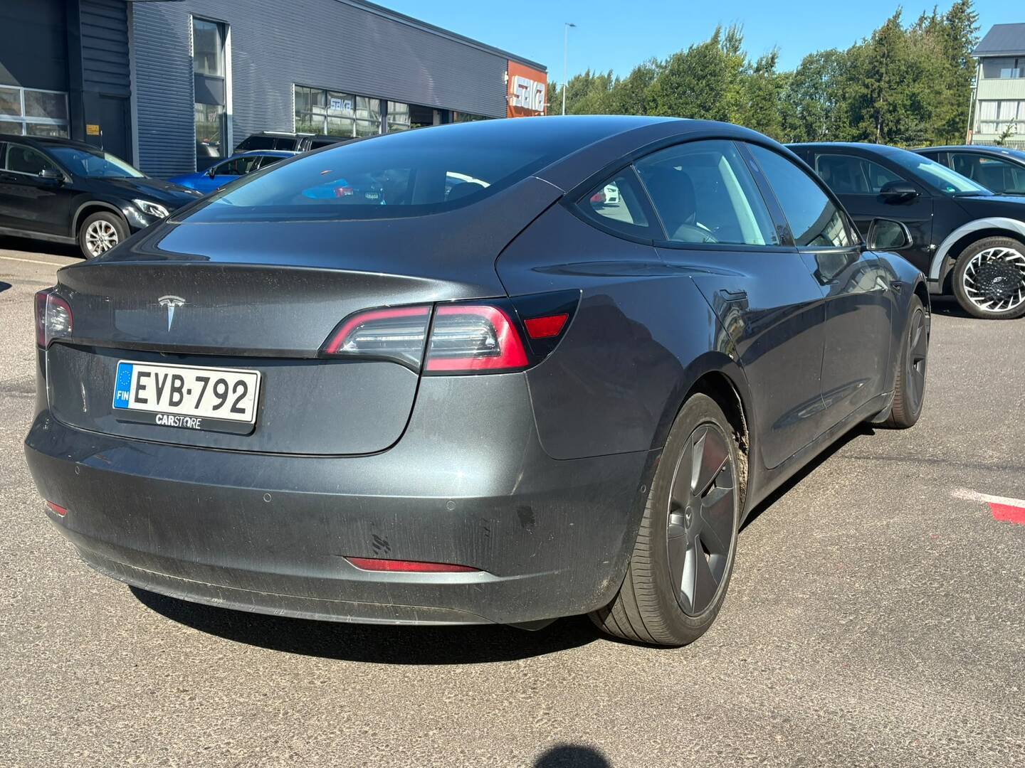 Tesla - Model 3 - Long Range - Sedan