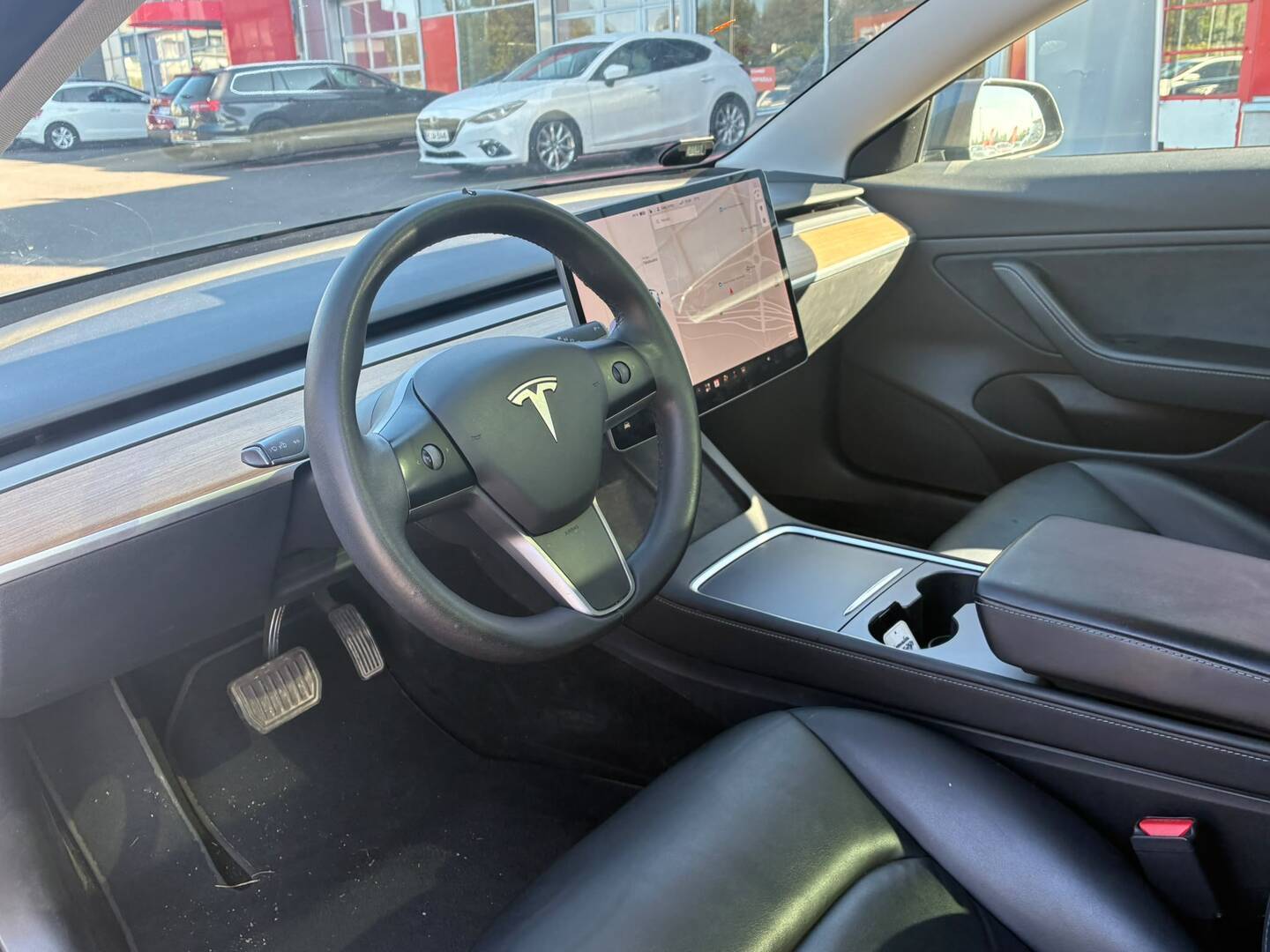 Tesla - Model 3 - Long Range - Sedan