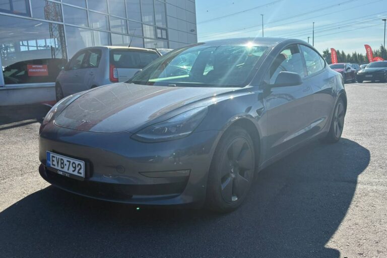 Tesla - Model 3 - Long Range - Sedan