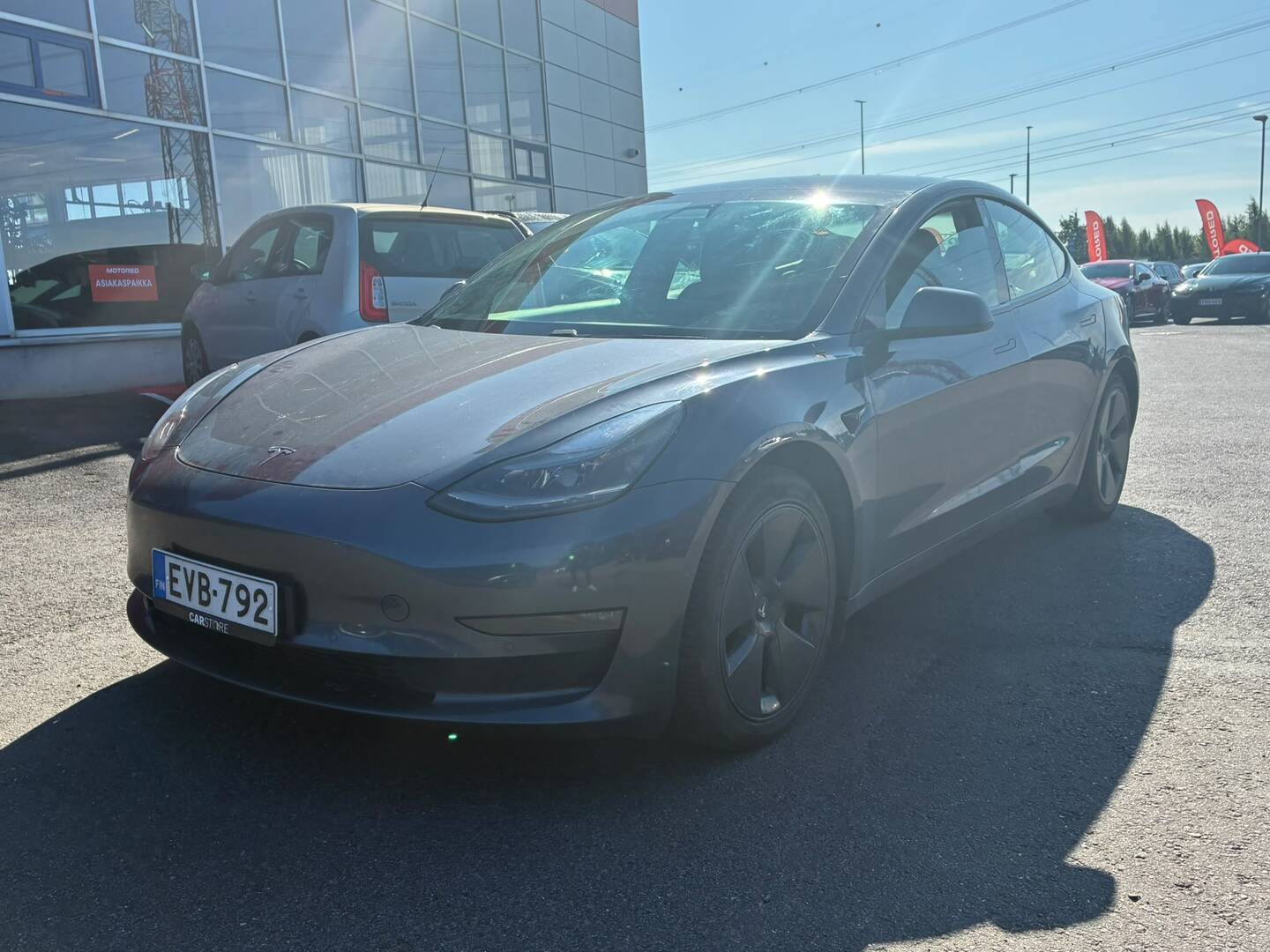 Tesla - Model 3 - Long Range - Sedan