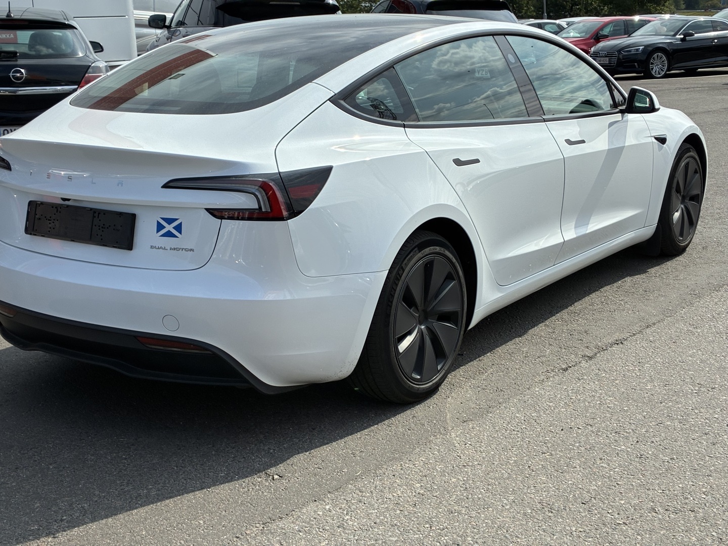 Tesla - Model 3 - Long Range AWD Highland / Koukku / AMD Ryzen / Ilmastoidut nahat / Premium Audio / Lasikatto / - Sedan
