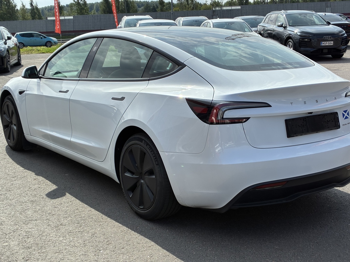 Tesla - Model 3 - Long Range AWD Highland / Koukku / AMD Ryzen / Ilmastoidut nahat / Premium Audio / Lasikatto / - Sedan