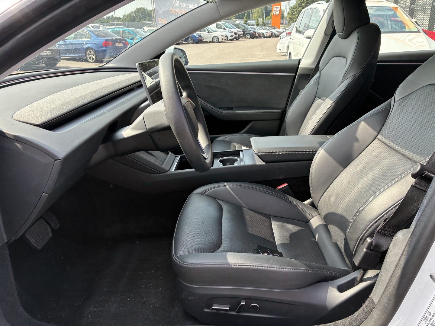 Tesla - Model 3 - Long Range AWD Highland / Koukku / AMD Ryzen / Ilmastoidut nahat / Premium Audio / Lasikatto / - Sedan