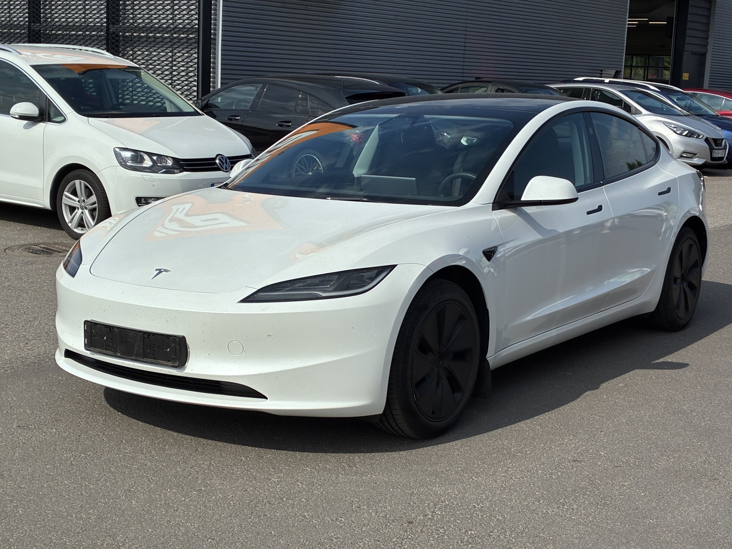 Tesla - Model 3 - Long Range AWD Highland / Koukku / AMD Ryzen / Ilmastoidut nahat / Premium Audio / Lasikatto / - Sedan