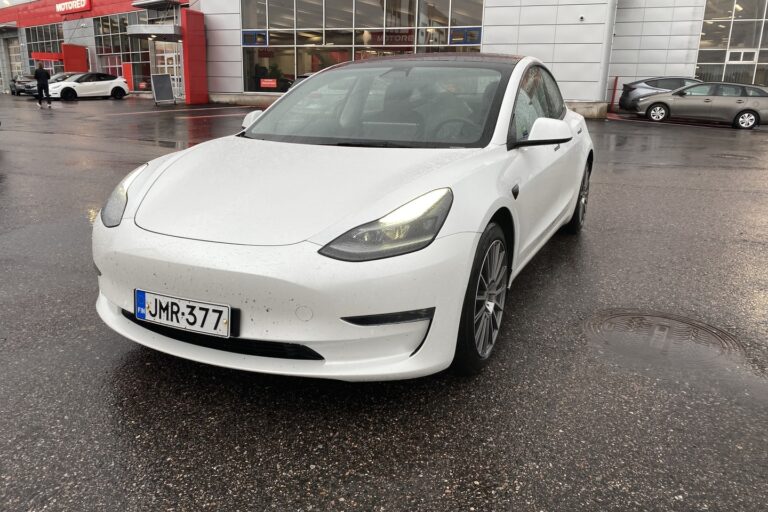 Tesla - Model 3 - Matrix LED / Autopilot / Premium Audio / ILP / ACC / Kamera / Lasikatto / 2x renkaat / 2x vanteet - Sedan