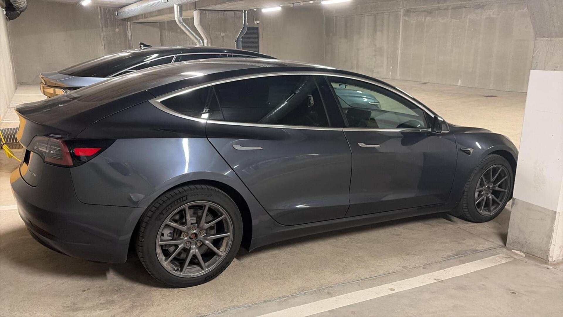 Tesla - Model 3 - Model 3 Sedan Long Range - Sedan