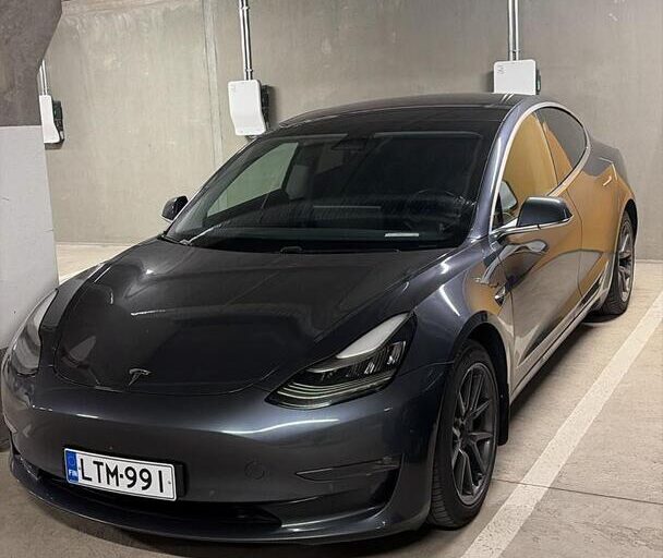 Tesla - Model 3 - Model 3 Sedan Long Range - Sedan