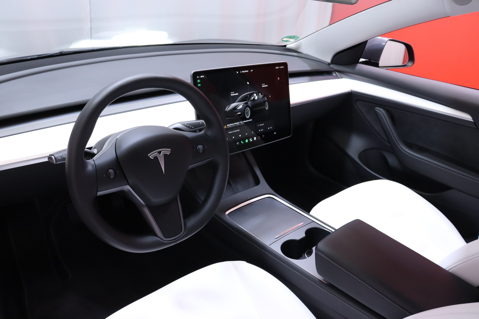 Tesla - Model 3 - Long Range - Sedan