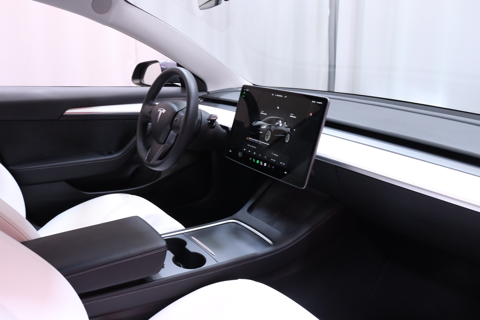 Tesla - Model 3 - Long Range - Sedan