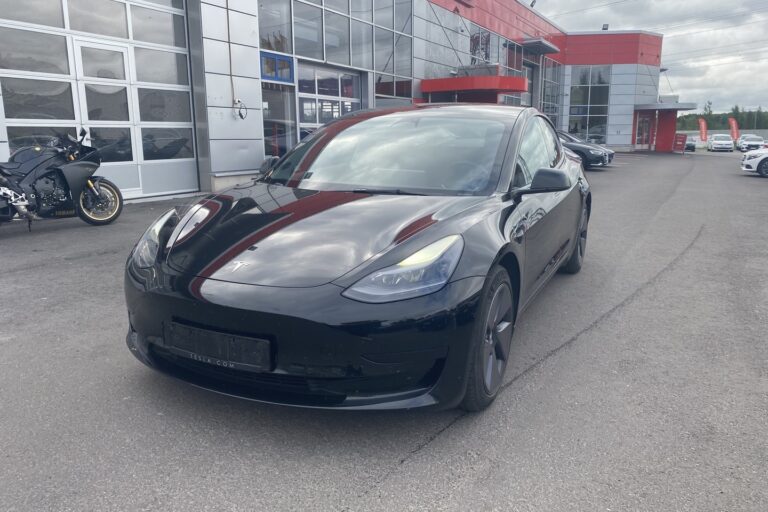 Tesla - Model 3 - Standard Range Plus - Sedan