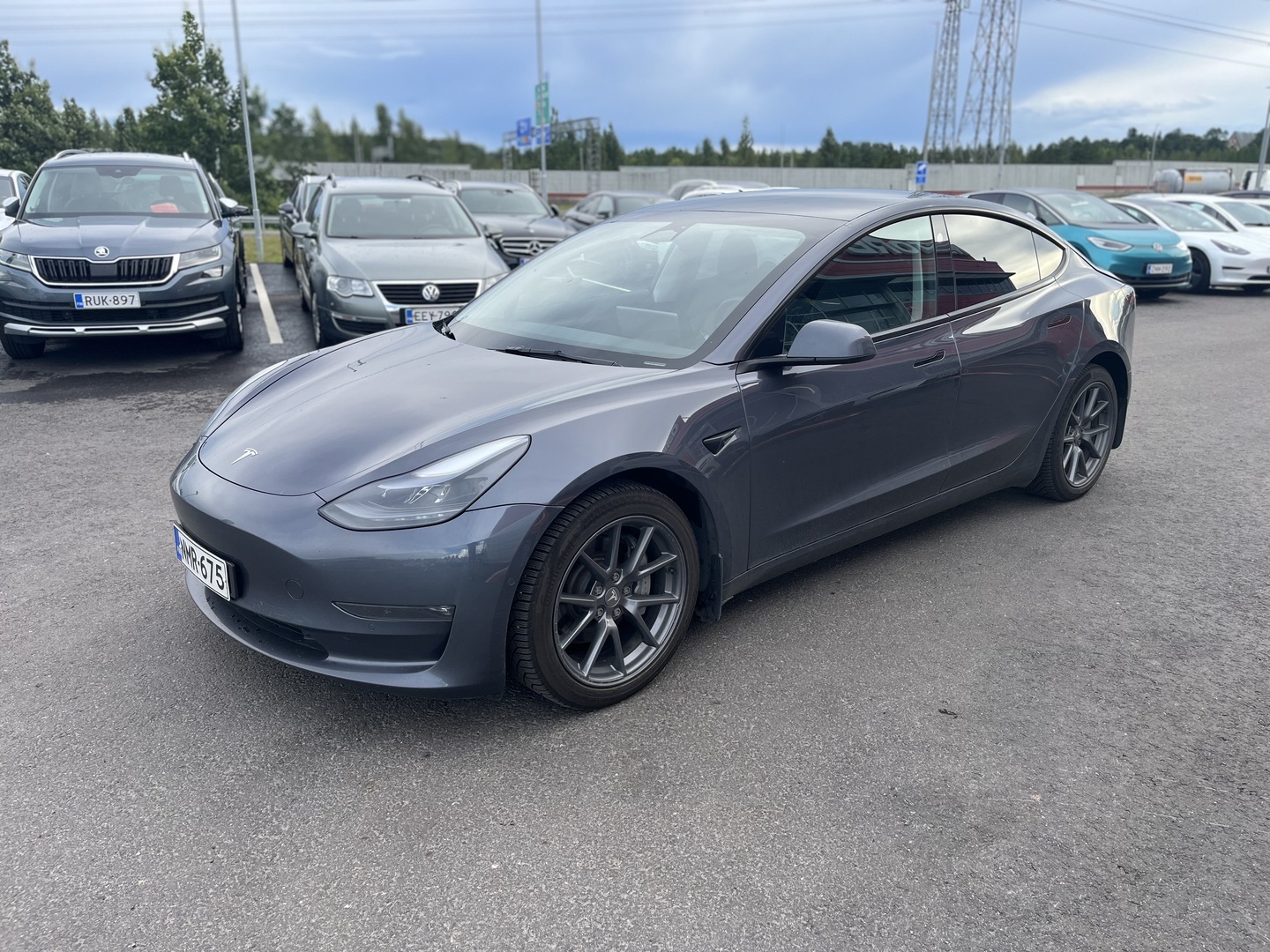 Tesla - Model 3 - Long Range - Sedan