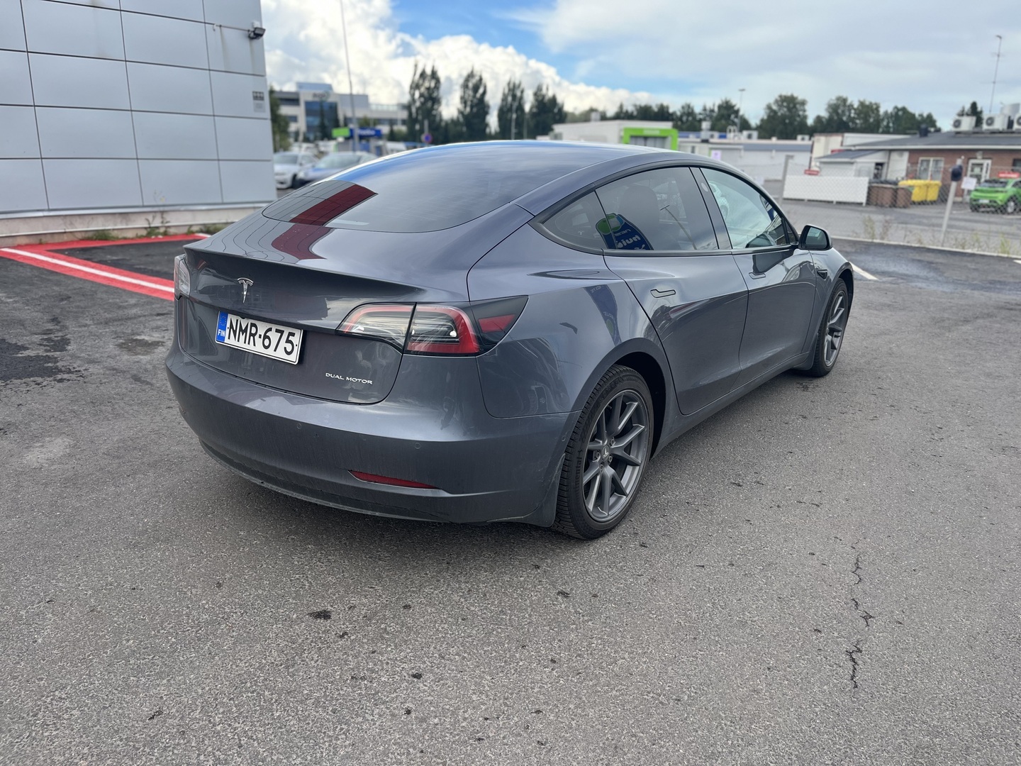 Tesla - Model 3 - Long Range - Sedan