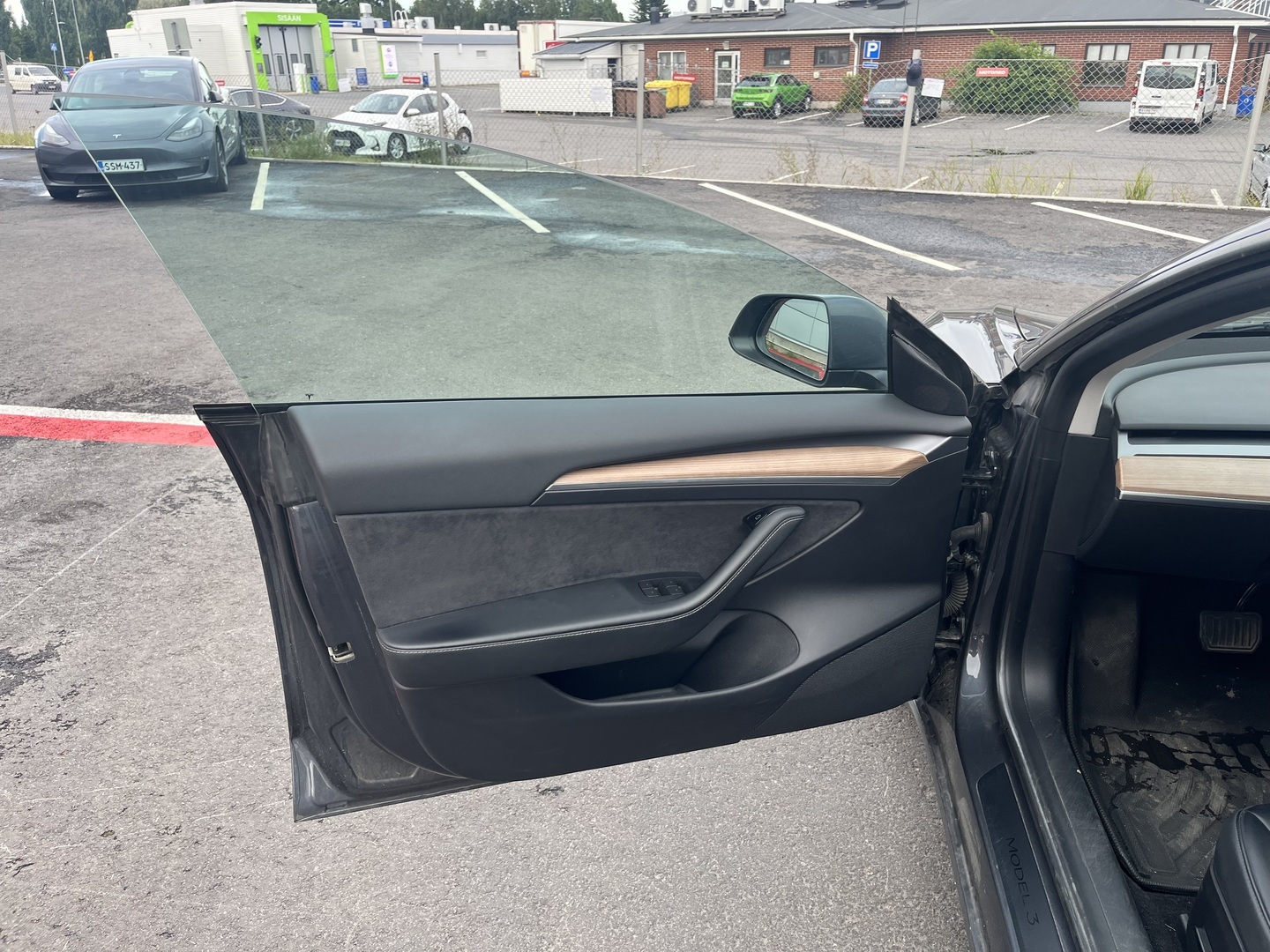 Tesla - Model 3 - Long Range - Sedan