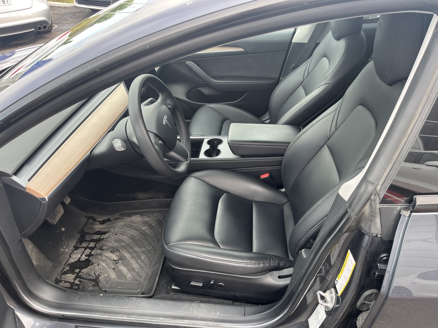 Tesla - Model 3 - Long Range - Sedan