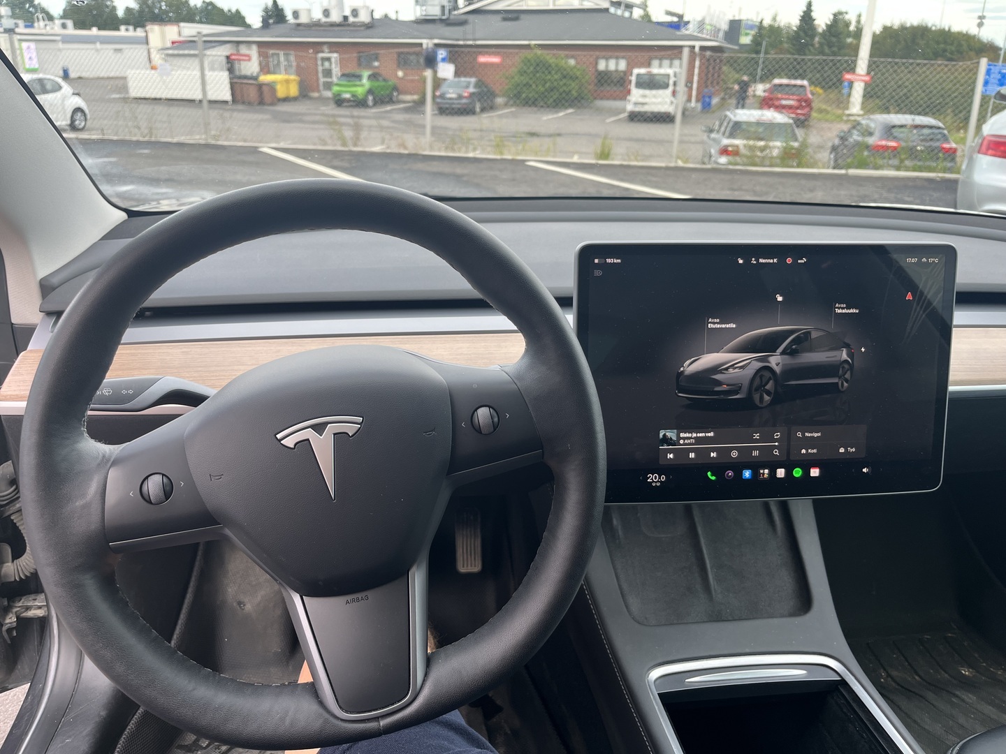 Tesla - Model 3 - Long Range - Sedan