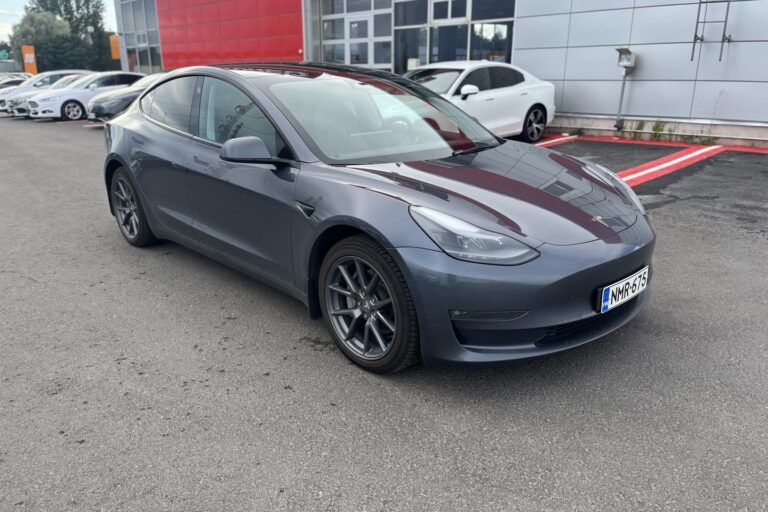 Tesla - Model 3 - Long Range - Sedan