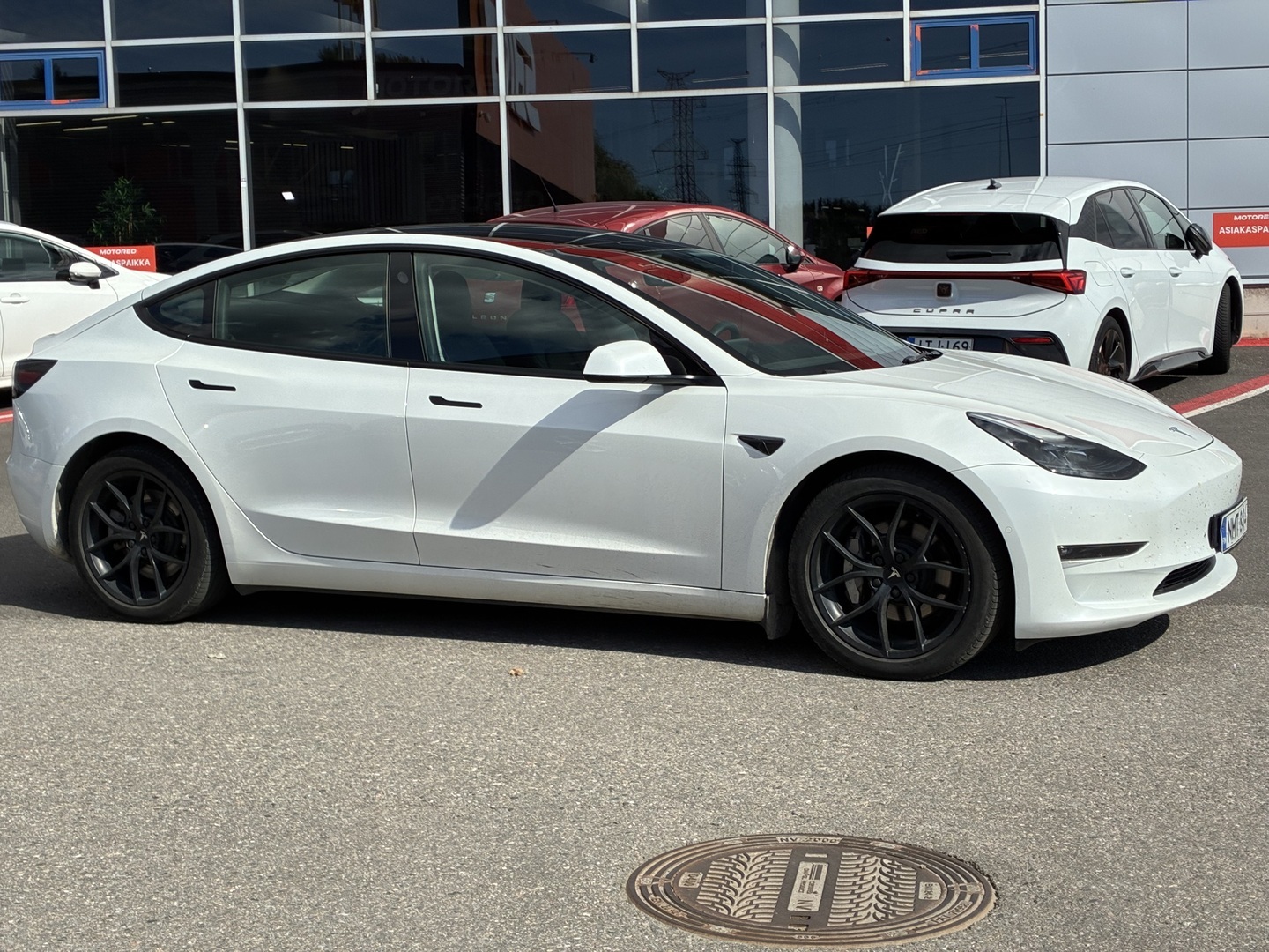 Tesla - Model 3 - Long Range - Sedan