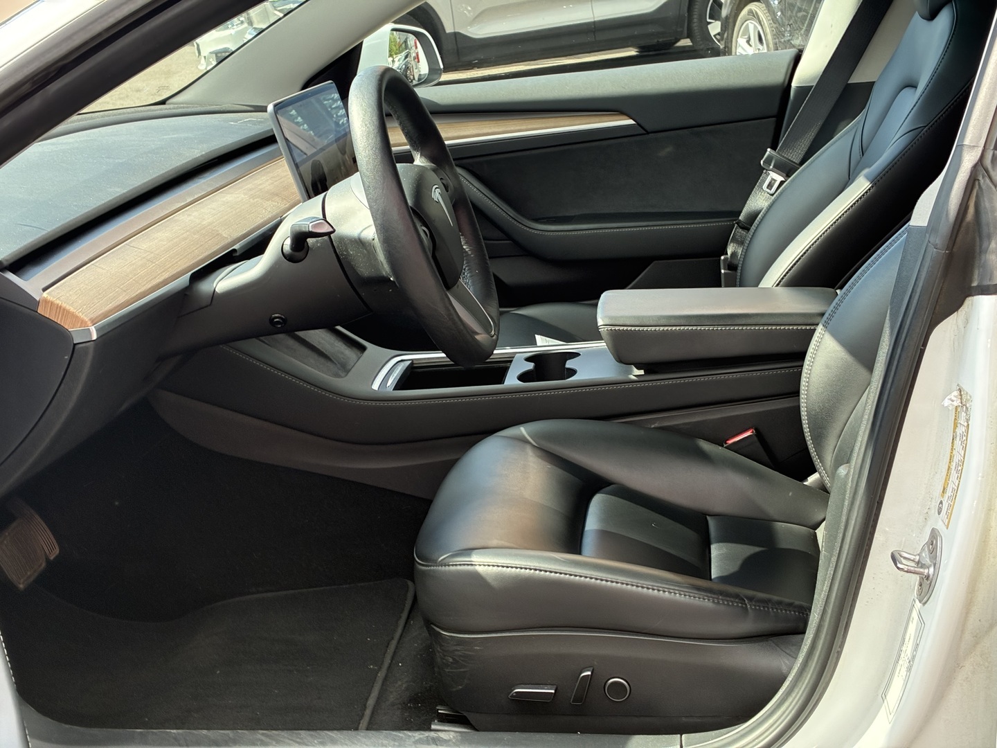 Tesla - Model 3 - Long Range - Sedan