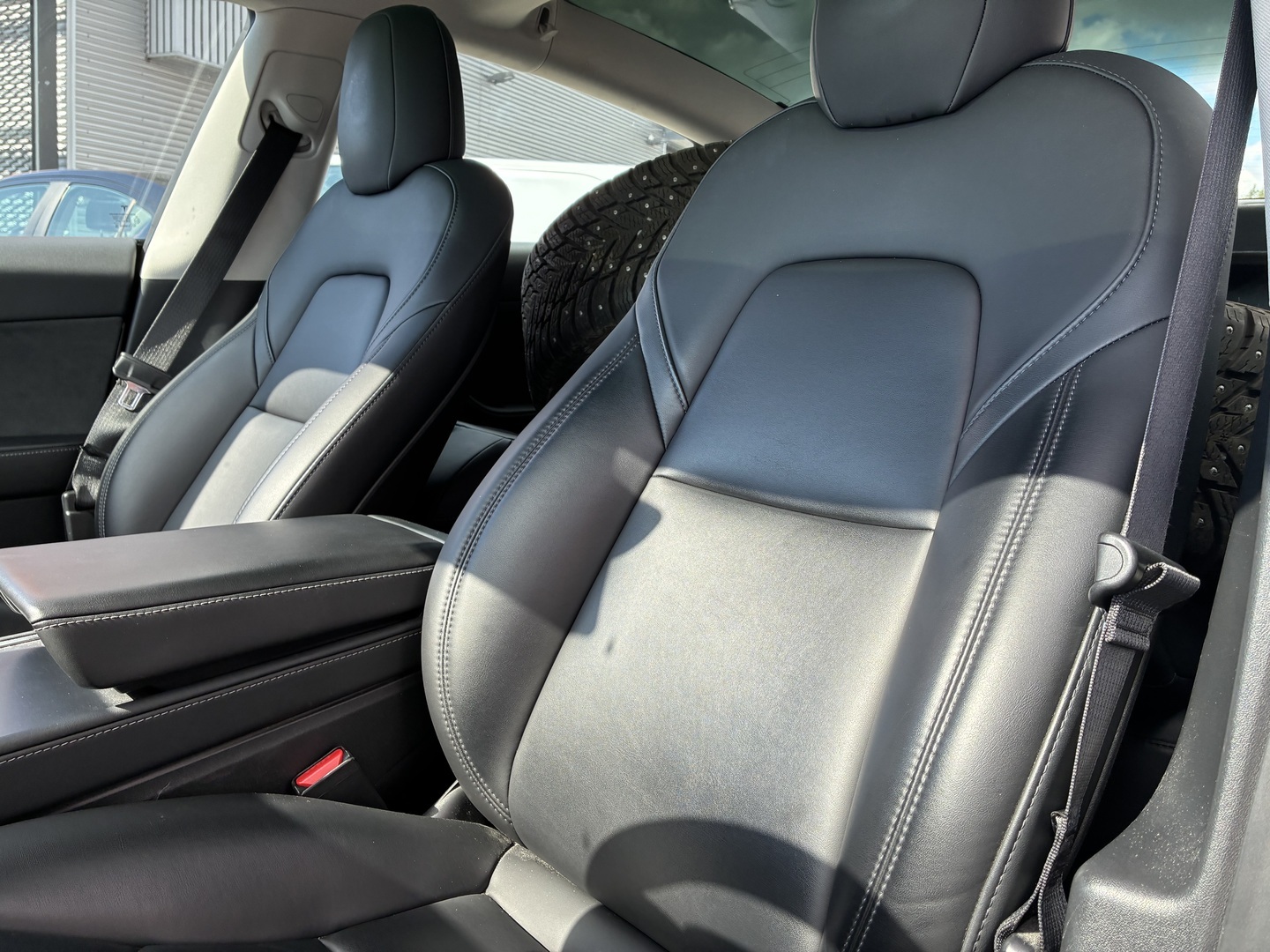 Tesla - Model 3 - Long Range - Sedan