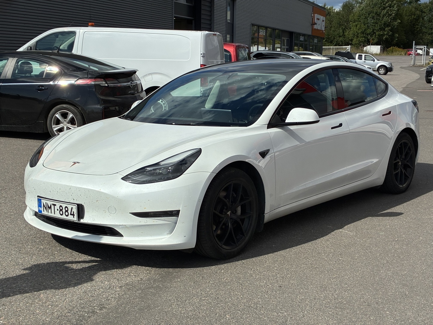 Tesla - Model 3 - Long Range - Sedan