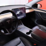 Tesla - Model Y - Performance - Tila-auto