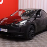 Tesla - Model Y - Performance - Tila-auto