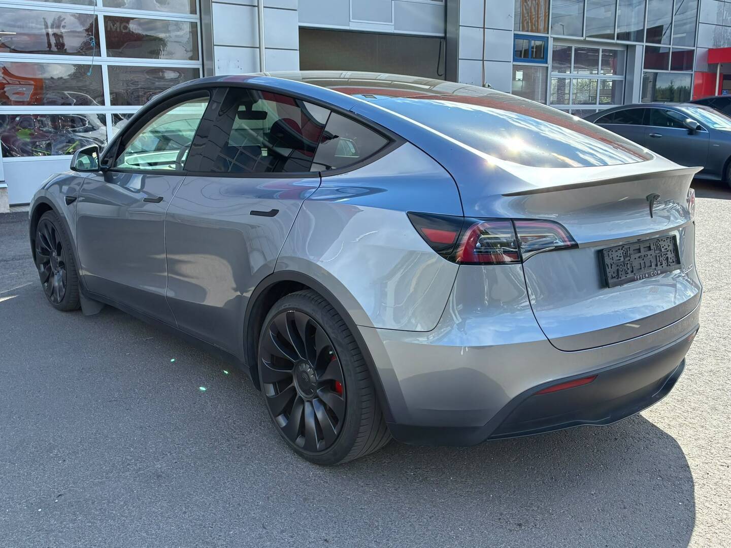 Tesla - Model Y - Performance - Maastoauto