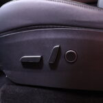 Tesla - Model Y - Long Range Dual Motor AWD / Vetokoukku / 2x renkaat ja vanteet / Autopilot / Lasikatto / Muistipenkki / AMD Ryzen // - Maastoauto