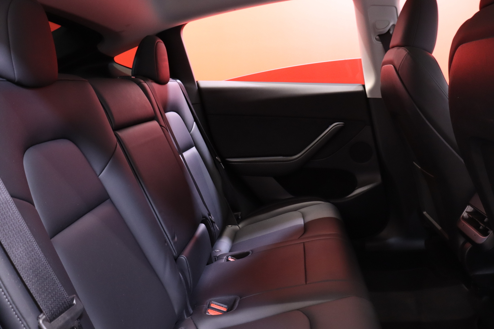Tesla - Model Y - Long Range Dual Motor AWD / Vetokoukku / 2x renkaat ja vanteet / Autopilot / Lasikatto / Muistipenkki / AMD Ryzen // - Maastoauto