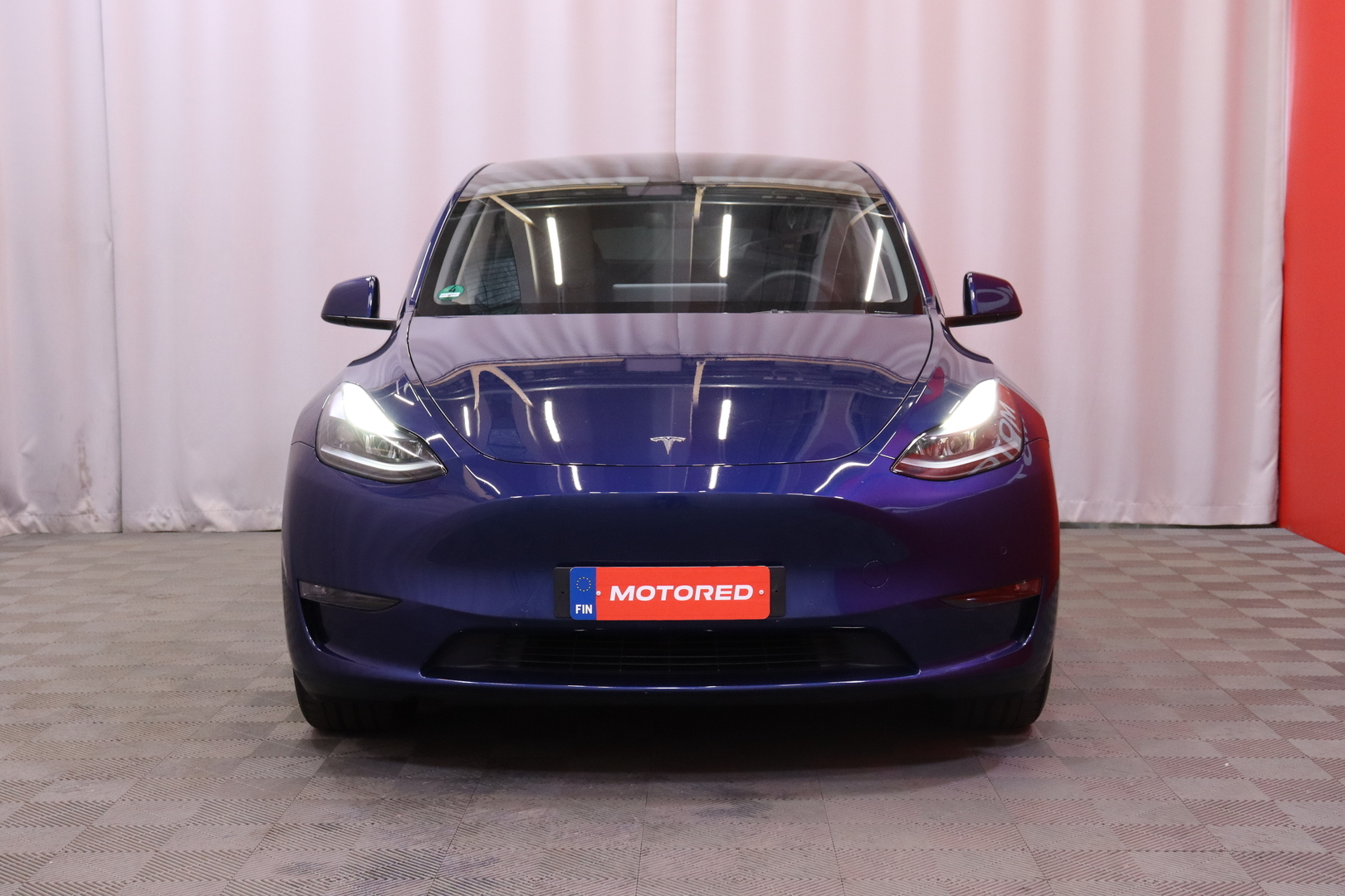 Tesla - Model Y - Long Range Dual Motor AWD / Vetokoukku / 2x renkaat ja vanteet / Autopilot / Lasikatto / Muistipenkki / AMD Ryzen // - Maastoauto